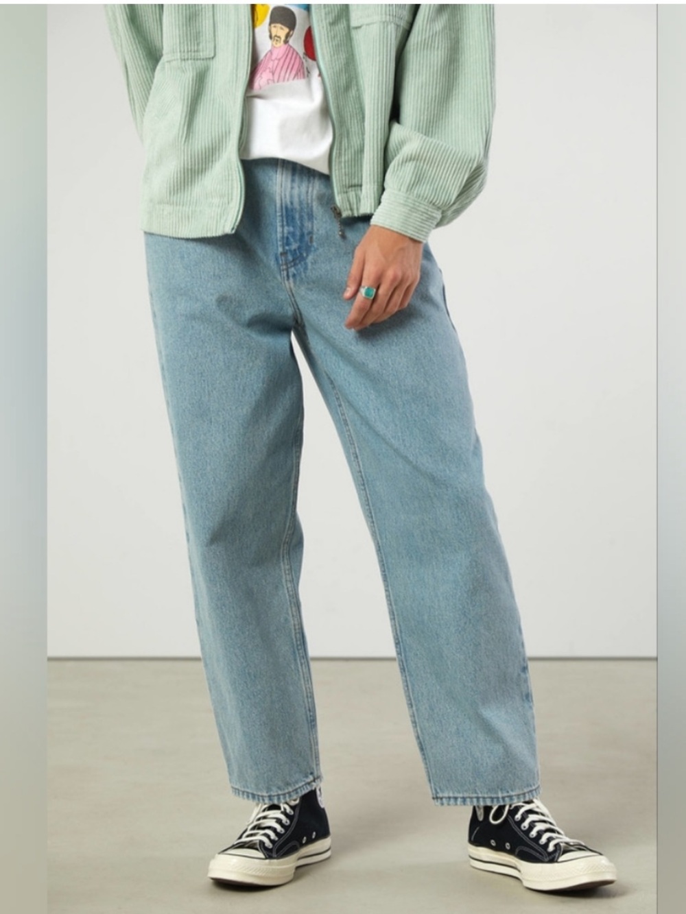 BDG Bow Fit light wash relaxed fit jeans size 28/30
